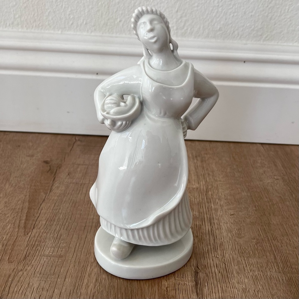 Vintage Royal Copenhagen‎ figurine 4065 RC Woman hands on hips By Bode Willumsen